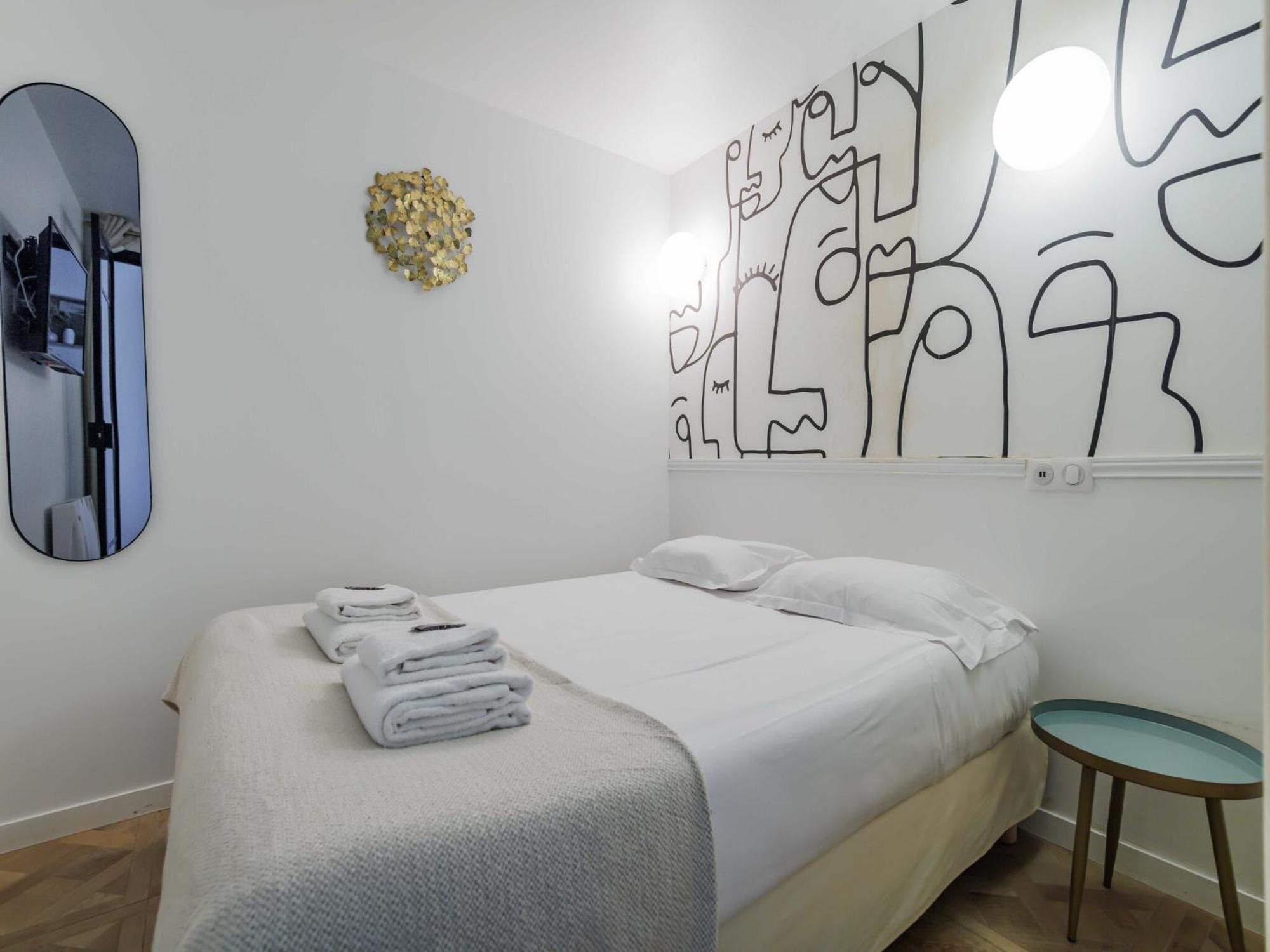 Chic, Comfortable Flat Near Rue Montmartre